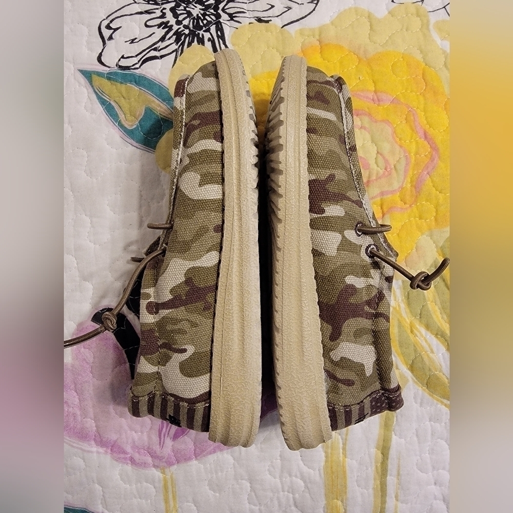 NWY Hey Dude Wally Youth Camo Slip On Sneakers - Picture 6 of 8